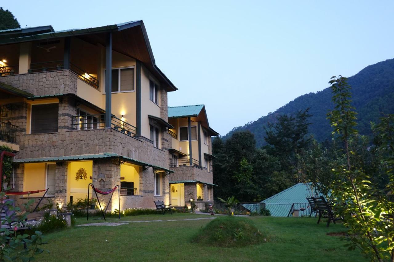 Araiya Palampur Hotel Bagian luar foto